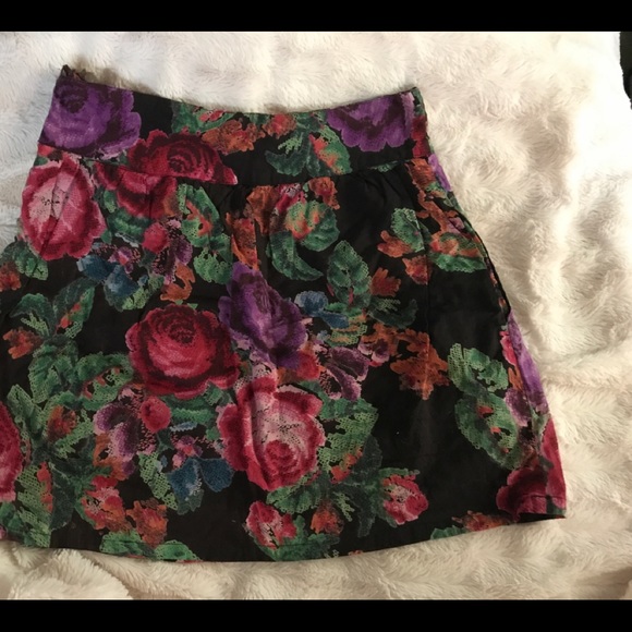 deLiA*s BLACK FLORAL SKIRT 3 - Picture 3 of 4